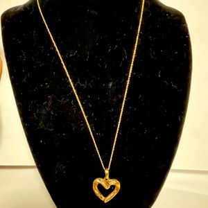 10k yellow gold necklace with heart pendant